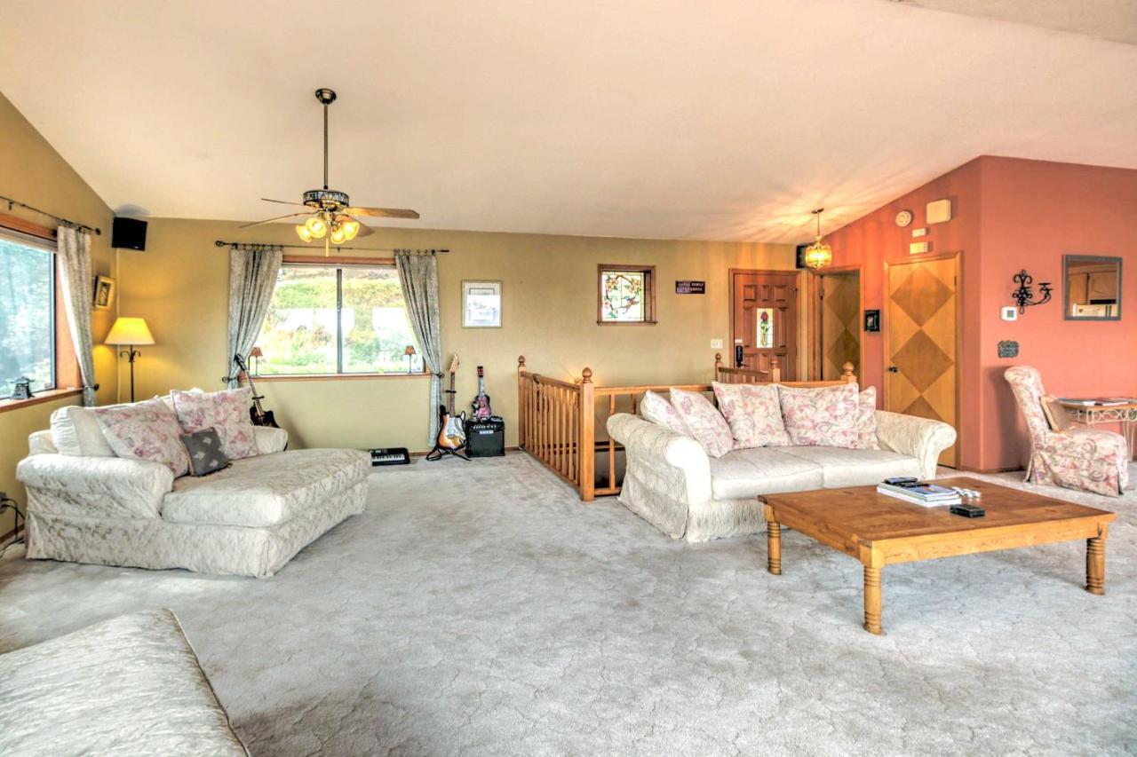 Spacious Kelseyville Home With Large Lakefront Deck! Ngoại thất bức ảnh